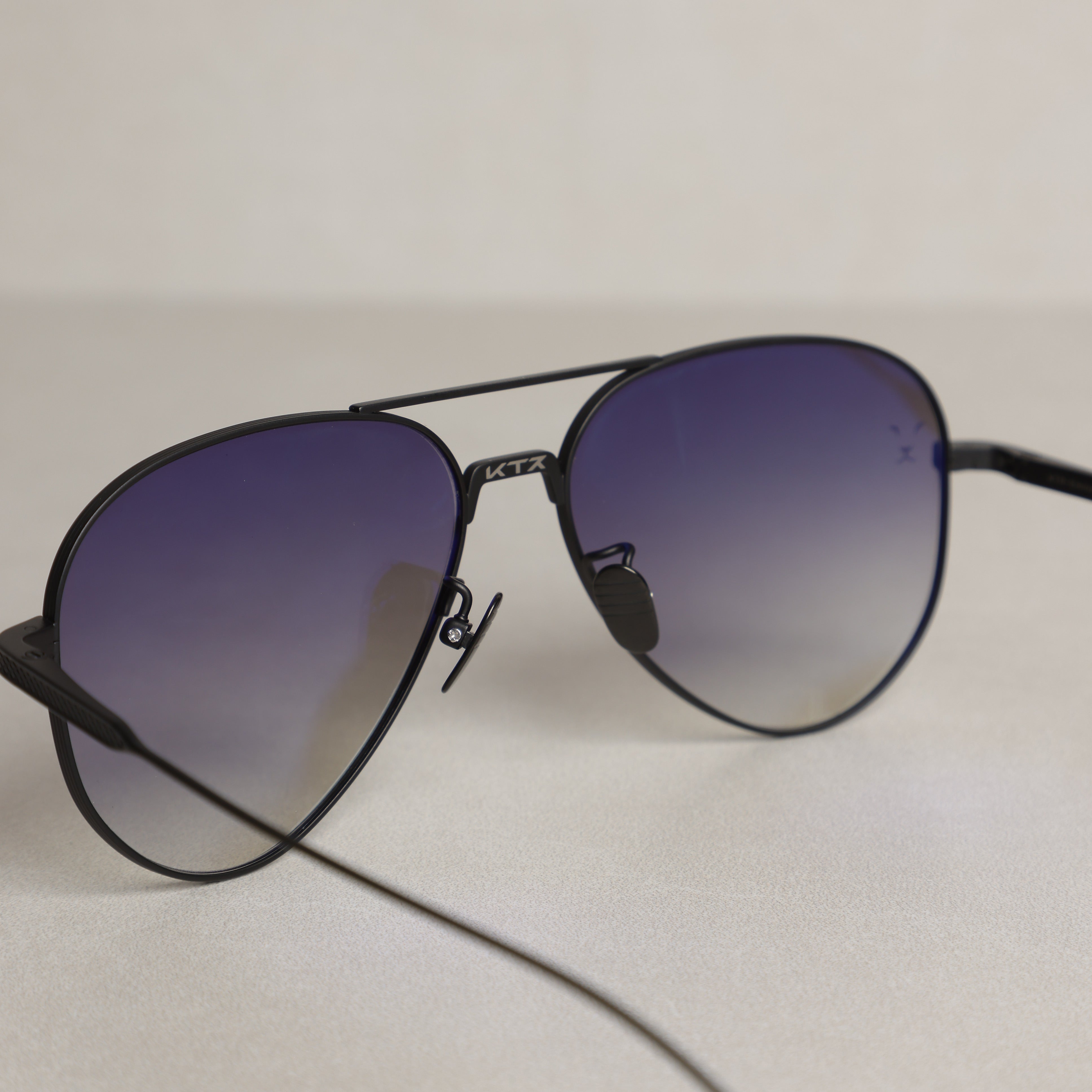 EXOTIC BLACK - AVIATOR .. اكزوتك بلاك - ايفيتر